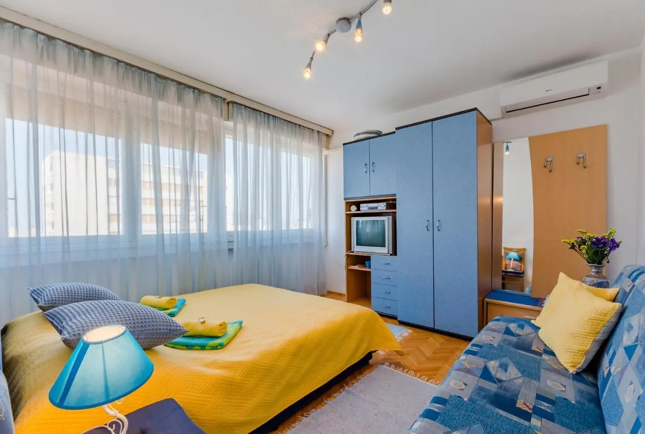 Studio Apartment Ecija سبليت بيت ضيافة
